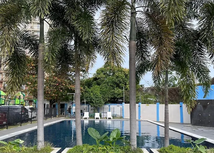 Minimalist With Balcony And Pool * Lapu-Lapu City