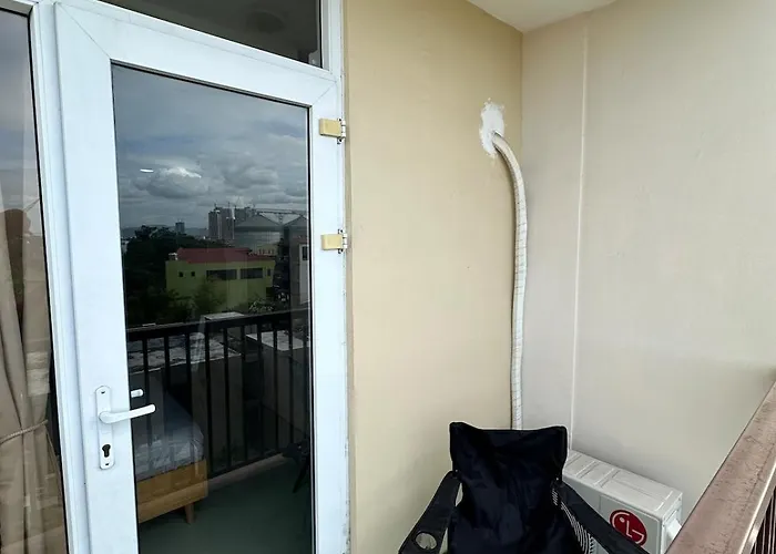 Minimalist With Balcony And Pool Apartment Lapu-Lapu City
